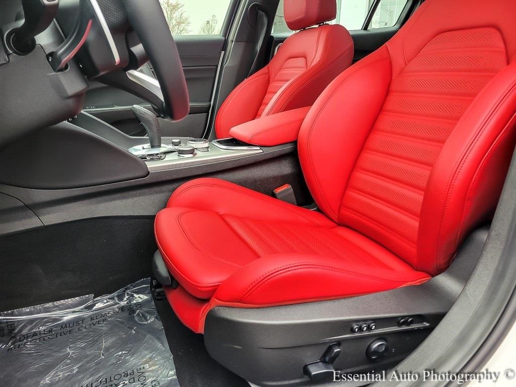 2025 Alfa Romeo Giulia Base photo 7