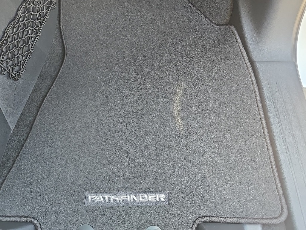 2025 Nissan Pathfinder Platinum photo 22
