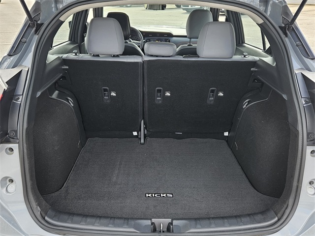 2024 Nissan Kicks SR photo 10