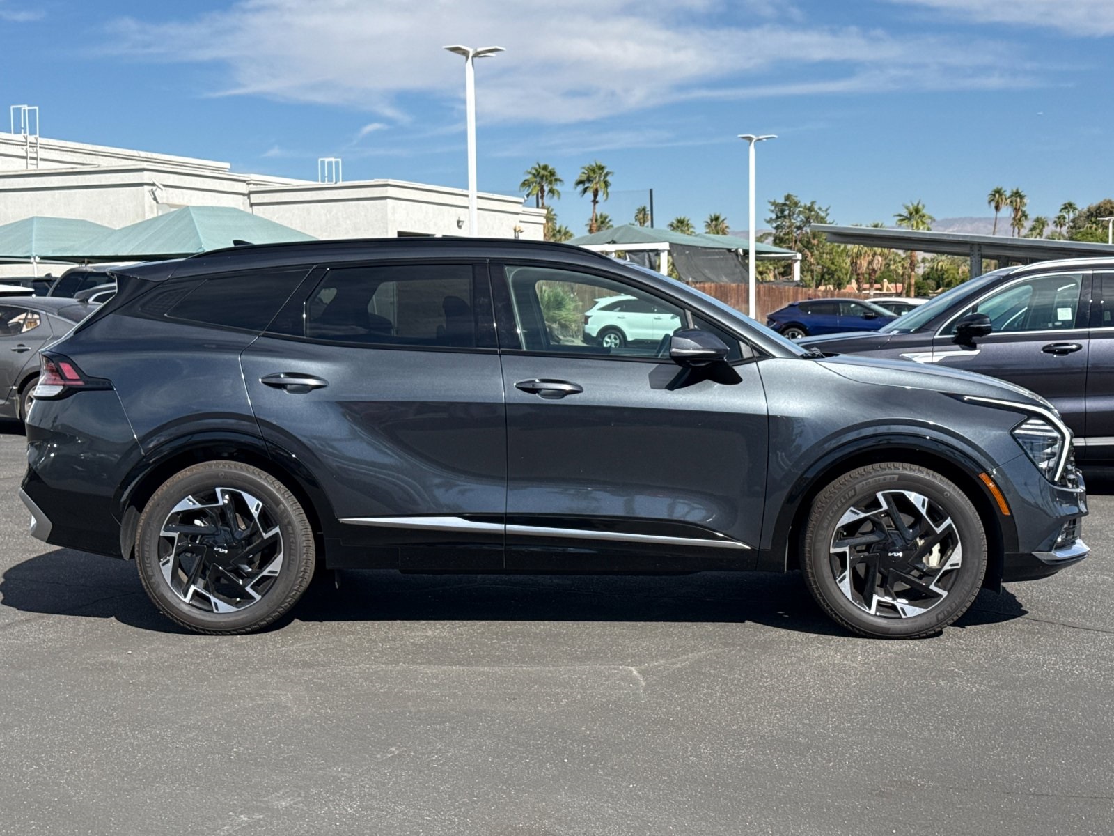 2025 Kia Sportage photo 2