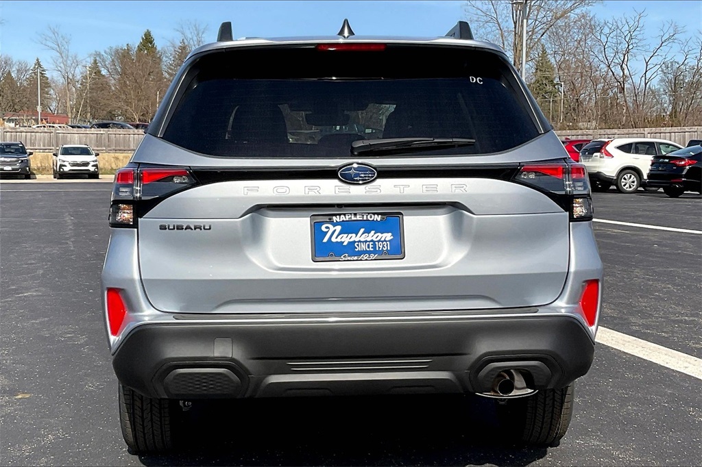 2025 Subaru Forester Premium photo 4