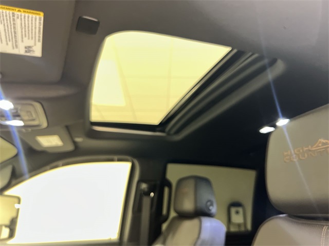 2024 Chevrolet Silverado 3500HD High Country photo 18