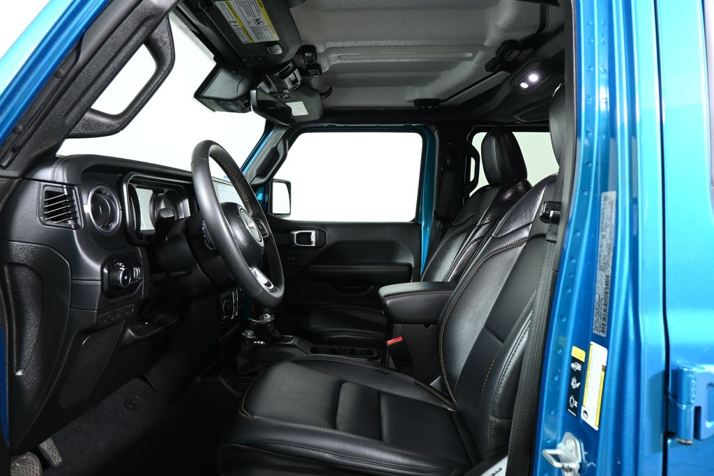 2024 Jeep Wrangler Sahara photo 3