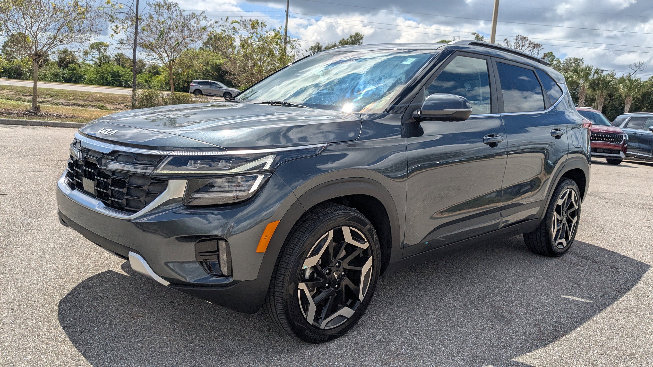 2024 Kia Seltos SX photo 4