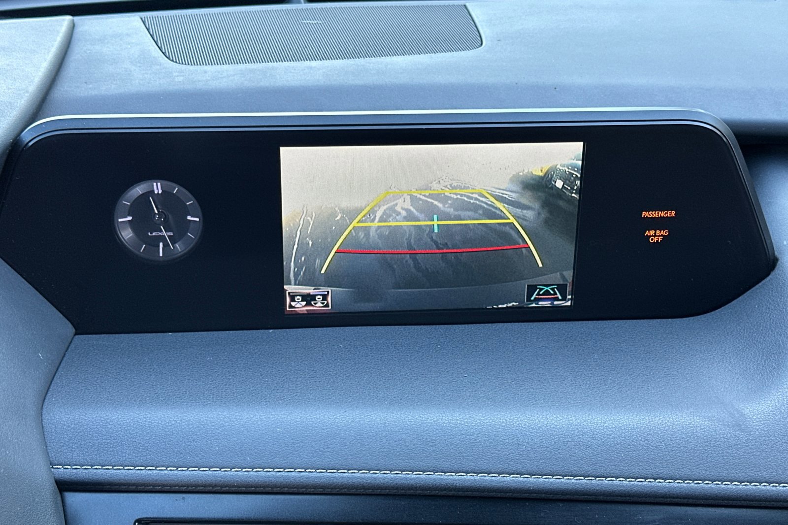 2021 Lexus UX 250h photo 18