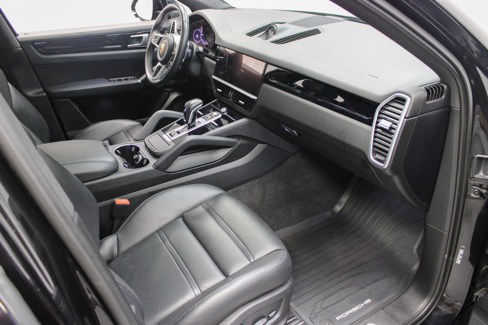 2022 Porsche Cayenne Coupe photo 32