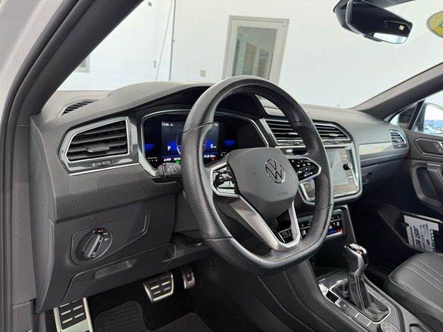 2023 Volkswagen Tiguan SE R-Line Black photo 26