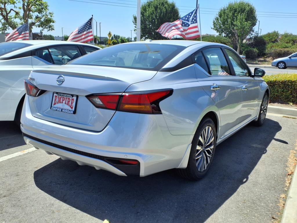 2025 Nissan Altima SV photo 3