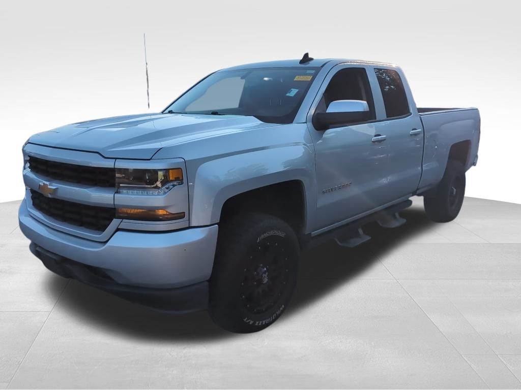2018 Chevrolet Silverado 1500 LT photo 3