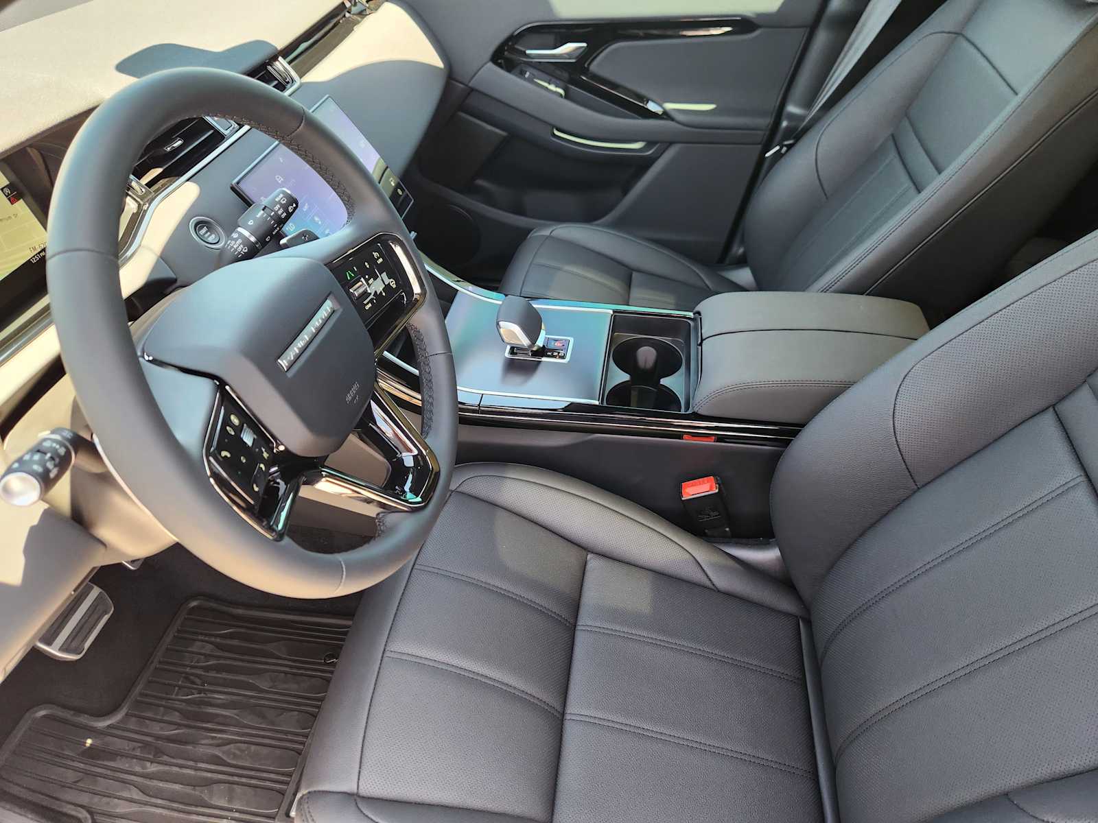 2026 Land Rover Range Rover Evoque Dynamic SE photo 11