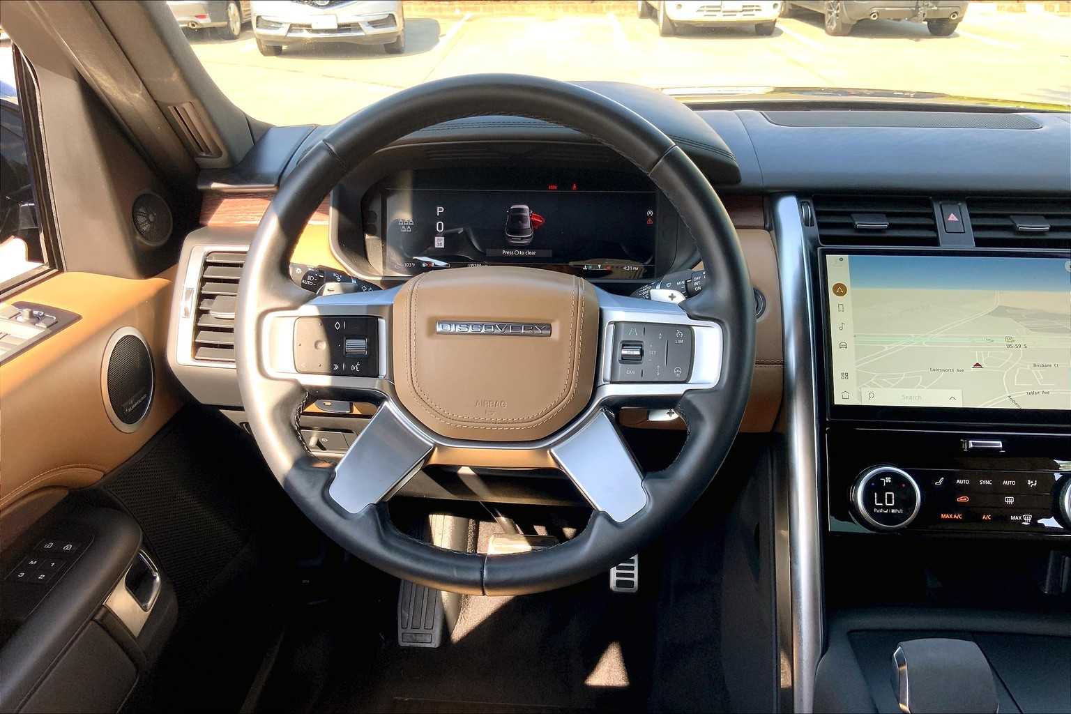 2023 Land Rover Discovery Metropolitan Edition photo 4