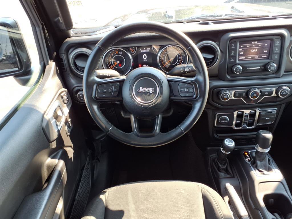 2021 Jeep Gladiator Willys photo 2