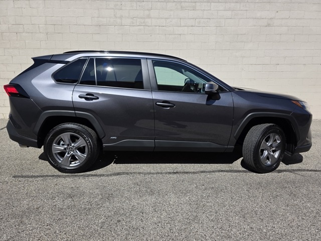 2024 Toyota RAV4 Hybrid XLE photo 6