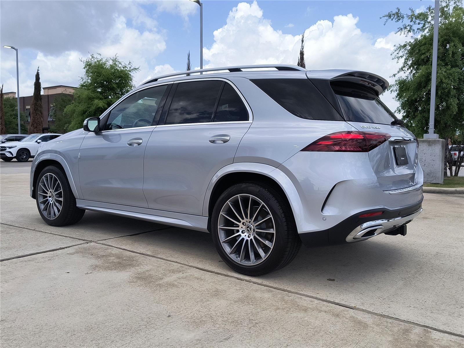 2024 Mercedes Benz GLE 450 4MATIC photo 2
