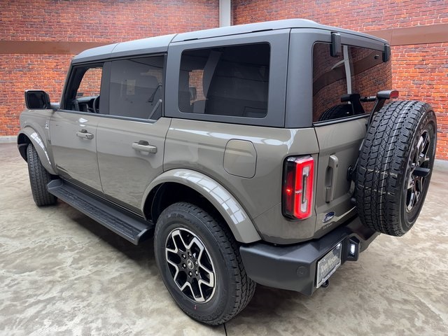 2025 Ford Bronco Outer Banks photo 3