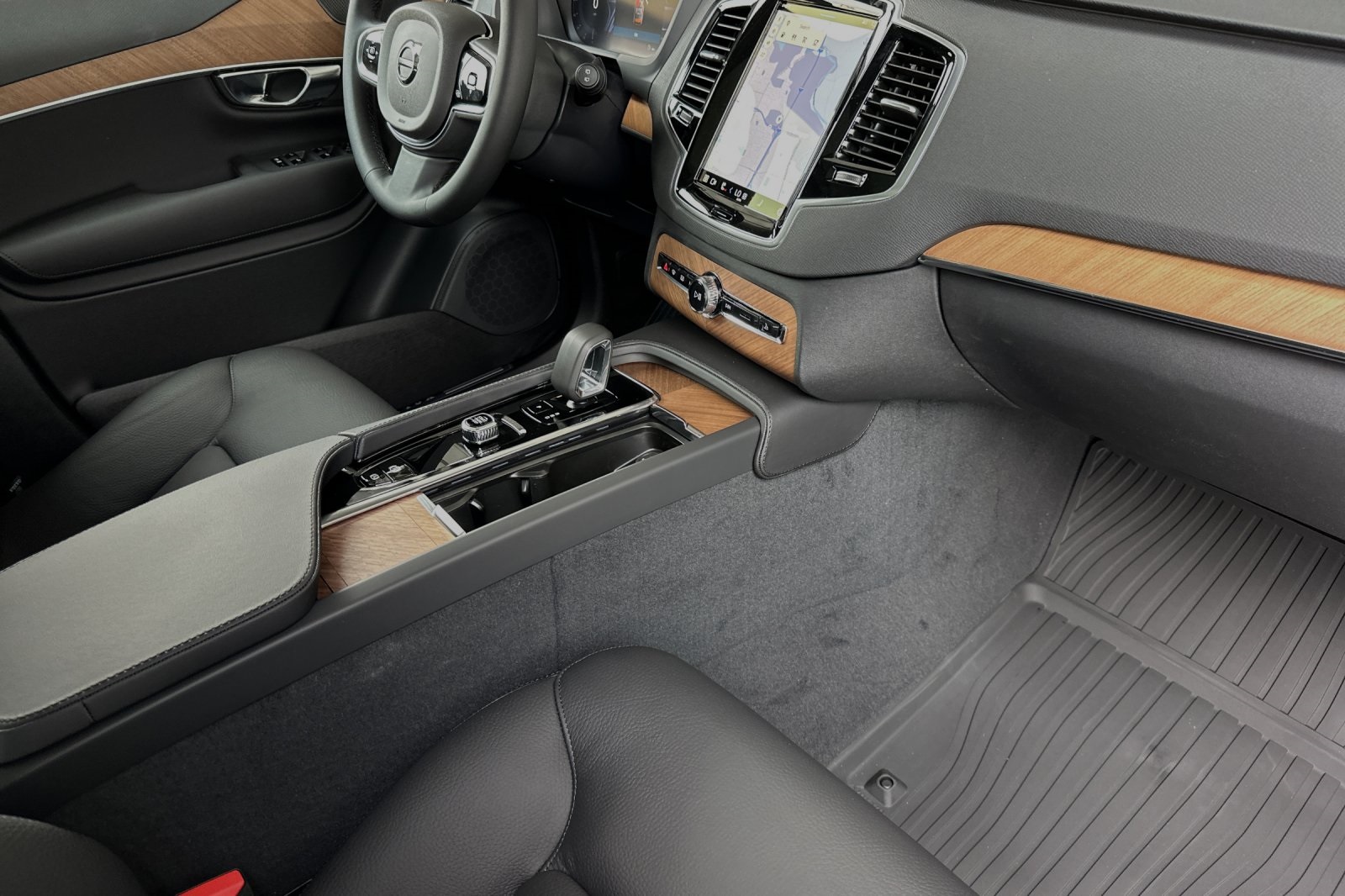 2025 Volvo XC90 Plus photo 16
