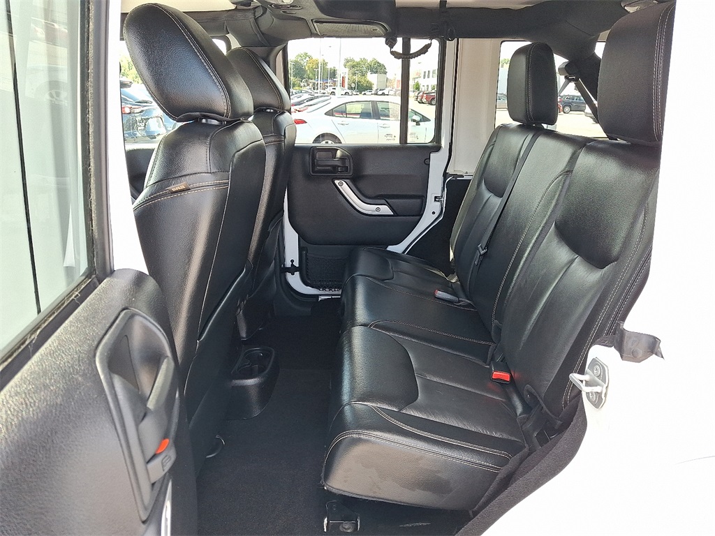2016 Jeep Wrangler Unlimited Rubicon photo 11