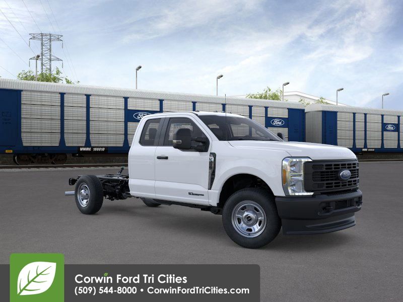2026 Ford F-350 Super Duty Chassis Cab XL's photo