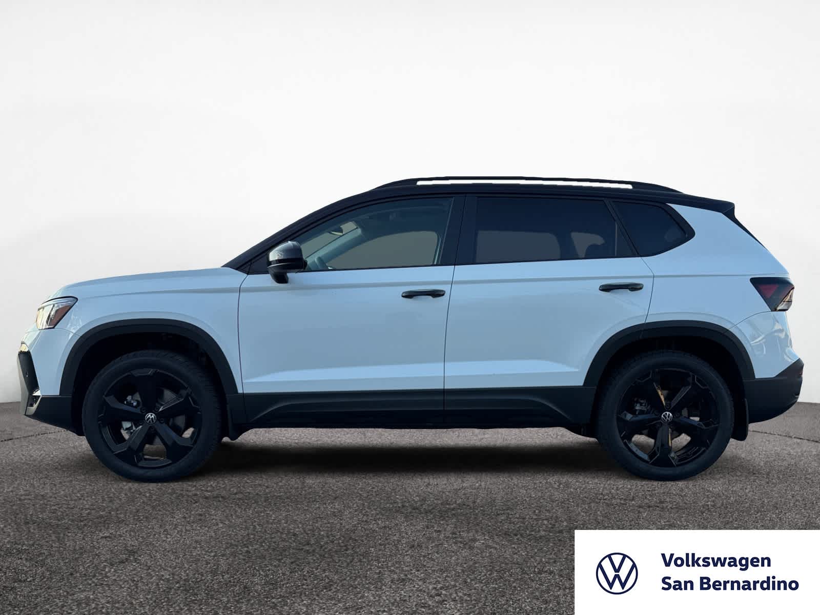 2025 Volkswagen Taos SE photo 2