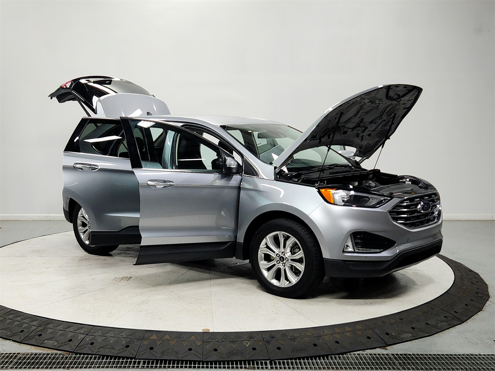 2024 Ford Edge Titanium photo 9