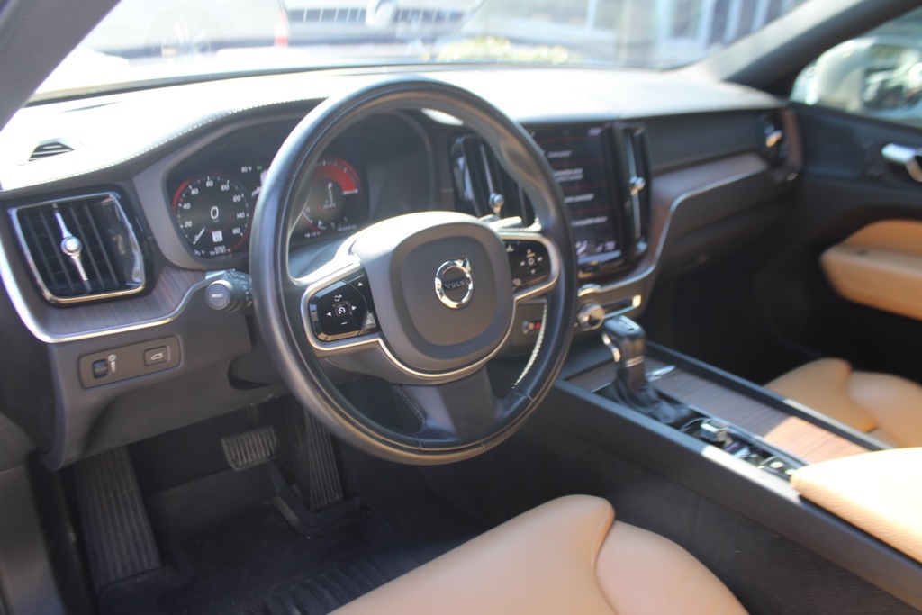 2020 Volvo XC60 T5 Inscription photo 3