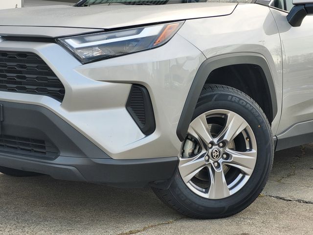 2024 Toyota RAV4 XLE photo 3