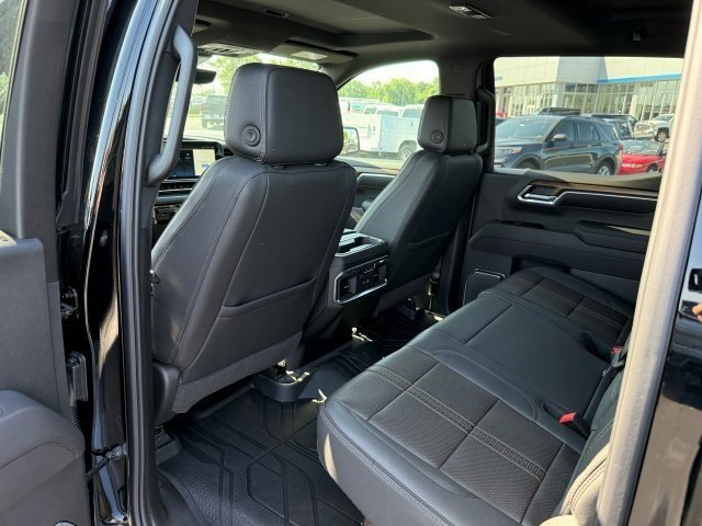 2025 Chevrolet Silverado 1500 High Country photo 17