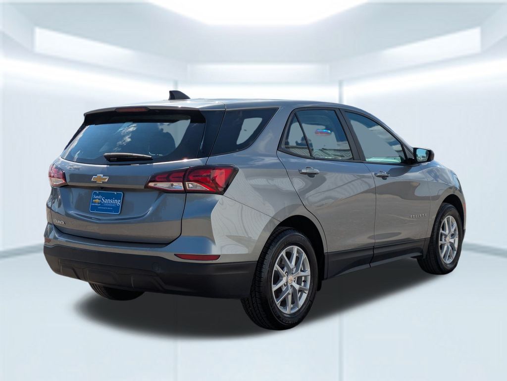 2023 Chevrolet Equinox LS photo 3