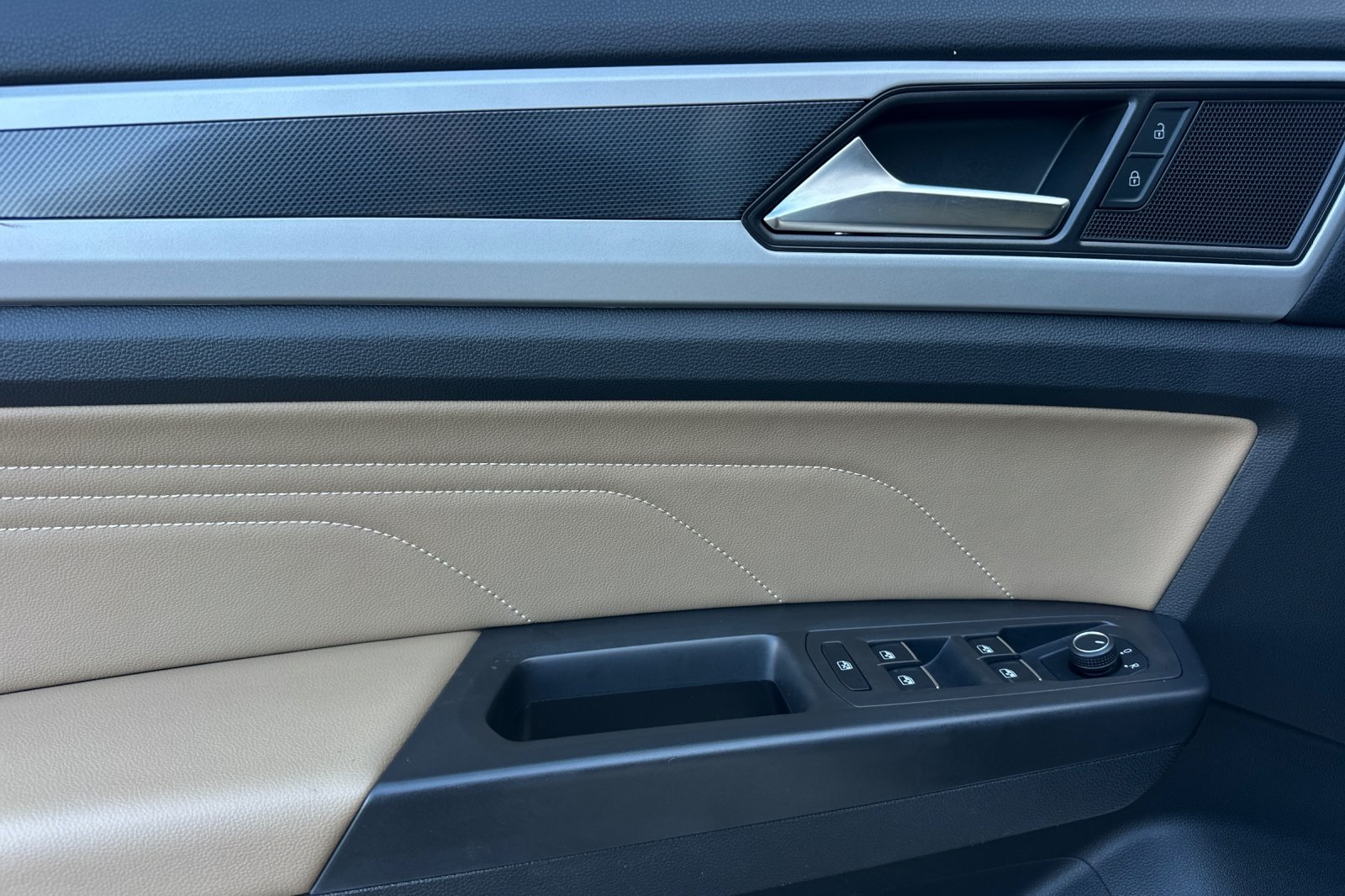2023 Volkswagen Atlas Cross Sport SE Technology photo 11