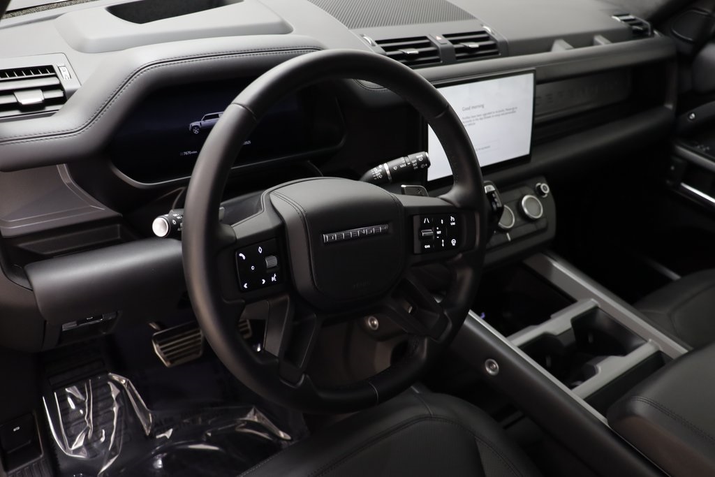 2025 Land Rover Defender 130 V8 photo 6