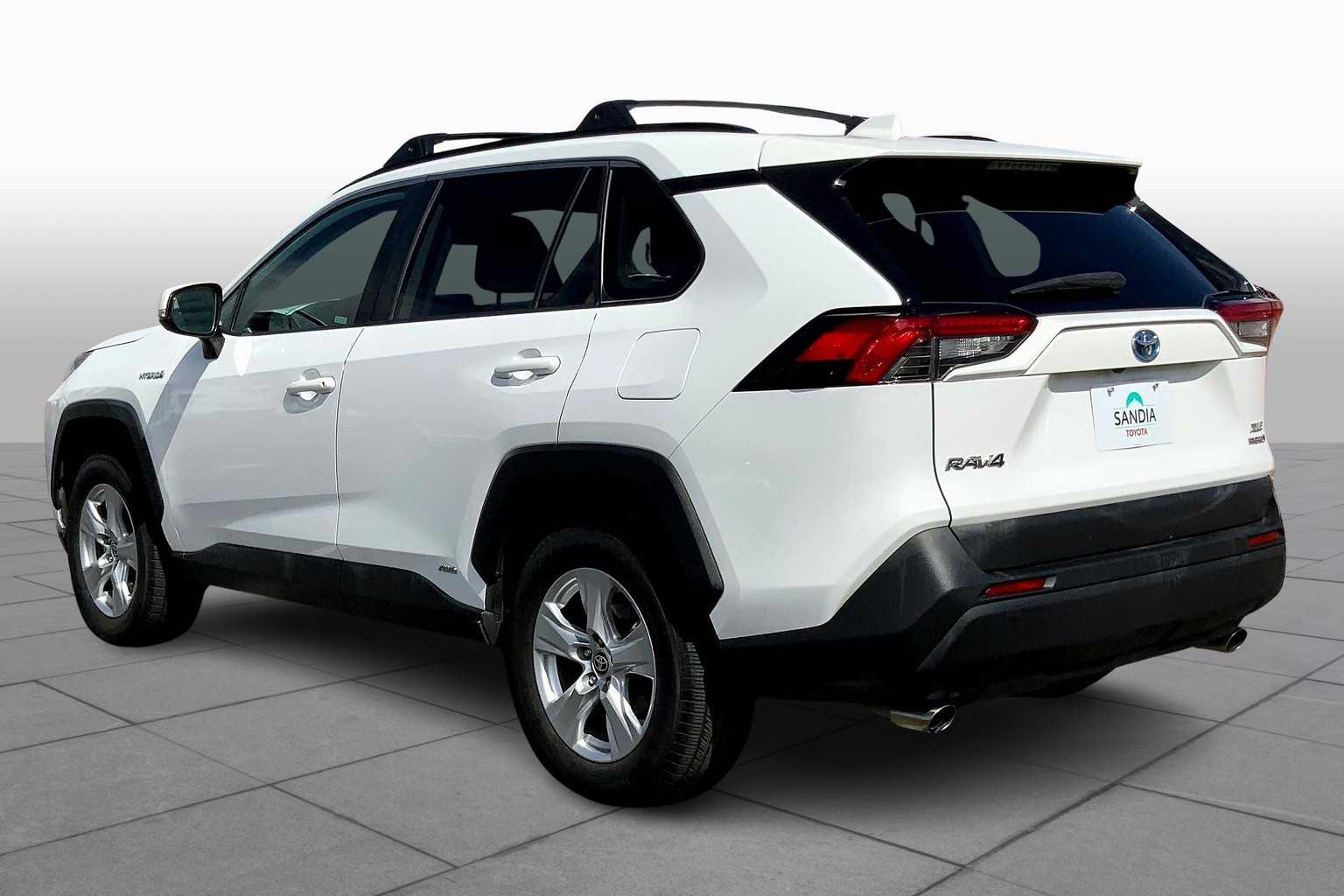 2021 Toyota RAV4 Hybrid XLE photo 10