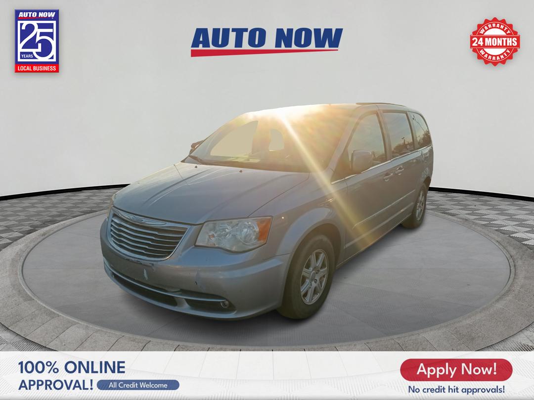 2013 Chrysler Town & Country Touring's photo