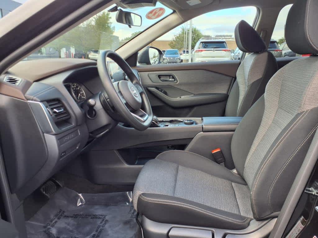 2022 Nissan Rogue S photo 11