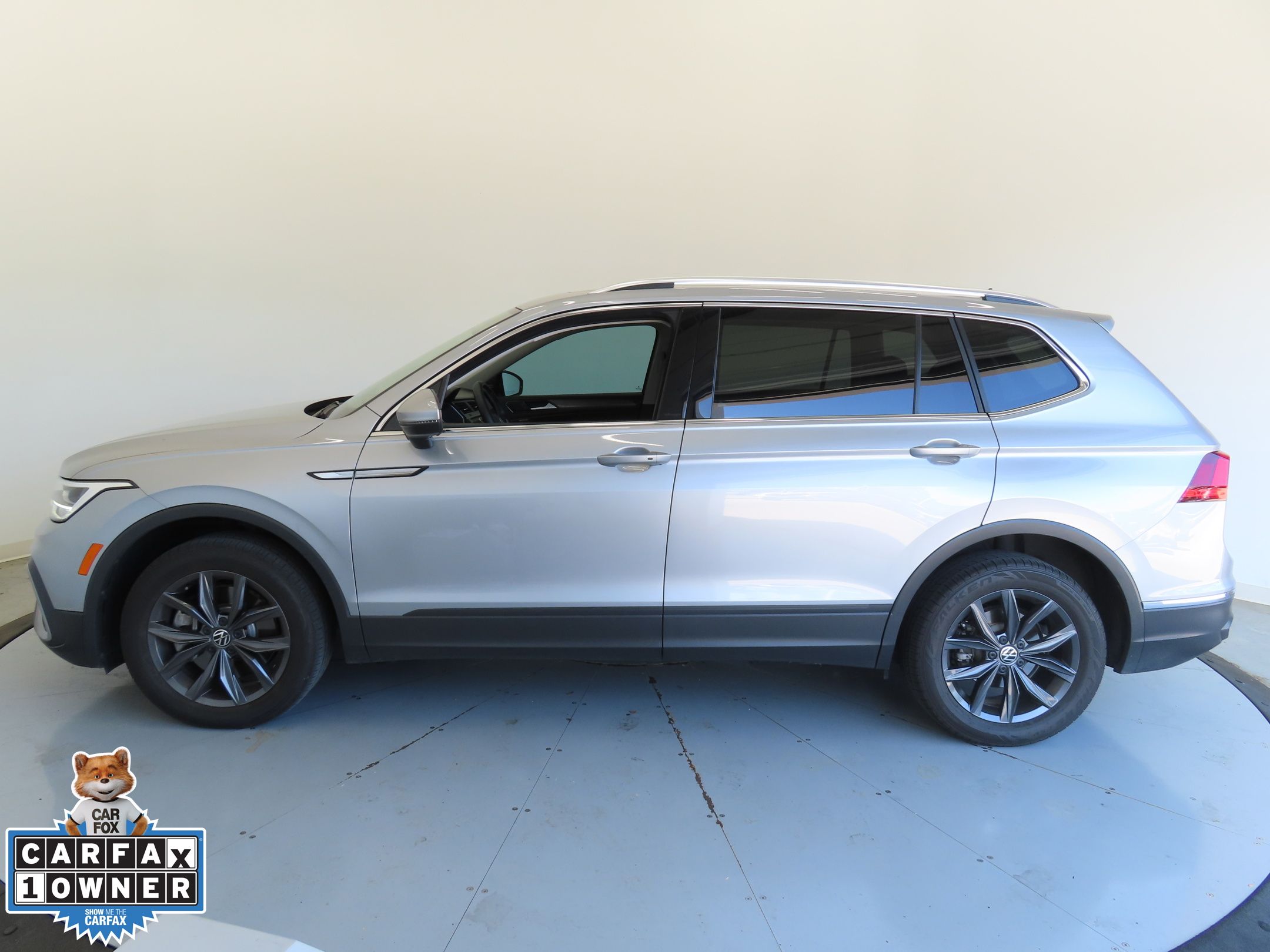2023 Volkswagen Tiguan SE photo 6