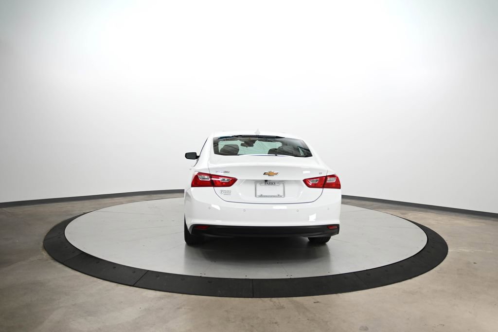 2024 Chevrolet Malibu 1LT photo 3
