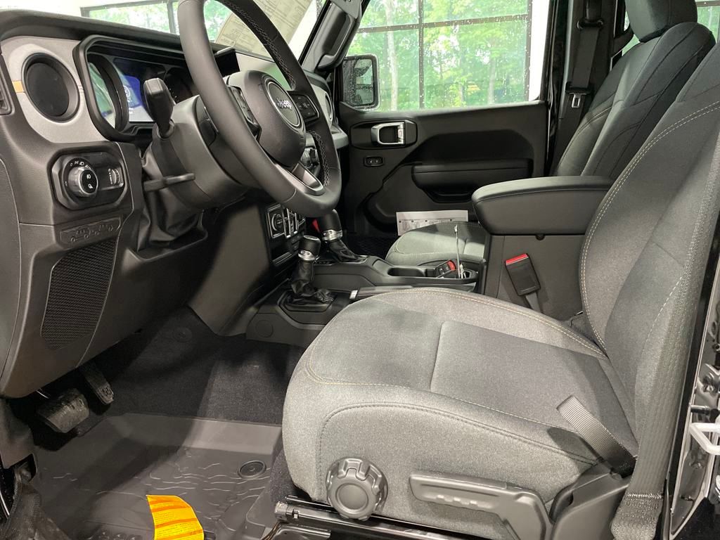 2025 Jeep Gladiator Sport S photo 14