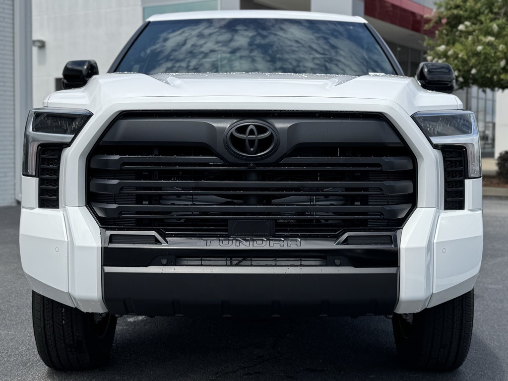 2025 Toyota Tundra Limited CrewMax photo 3