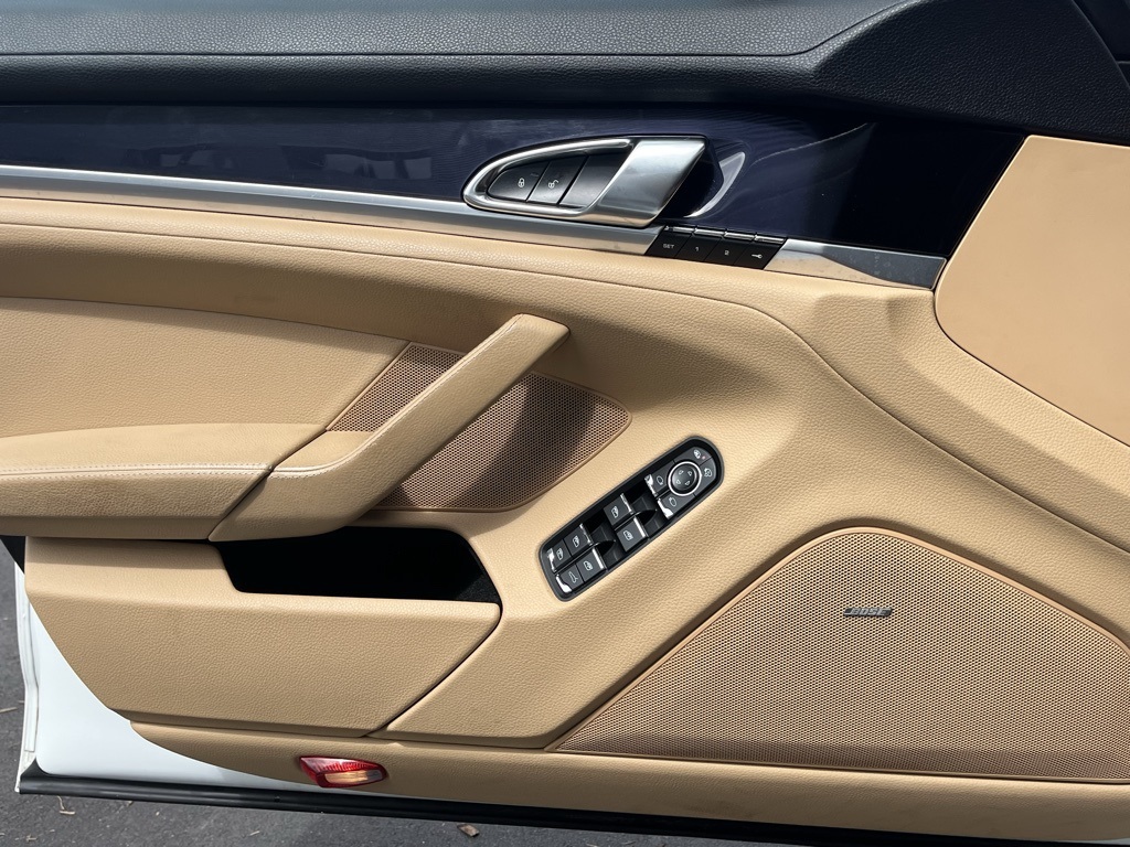 2015 Porsche Panamera Base photo 19