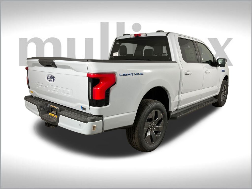 2025 Ford F-150 Lightning photo 3