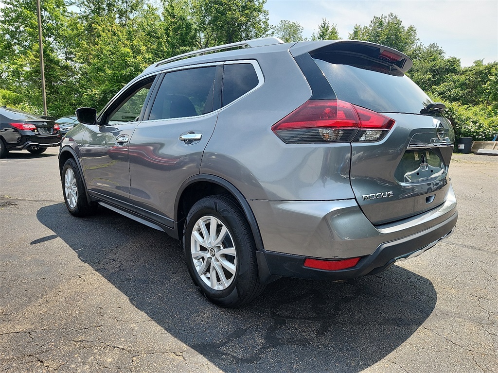 2018 Nissan Rogue SV photo 4