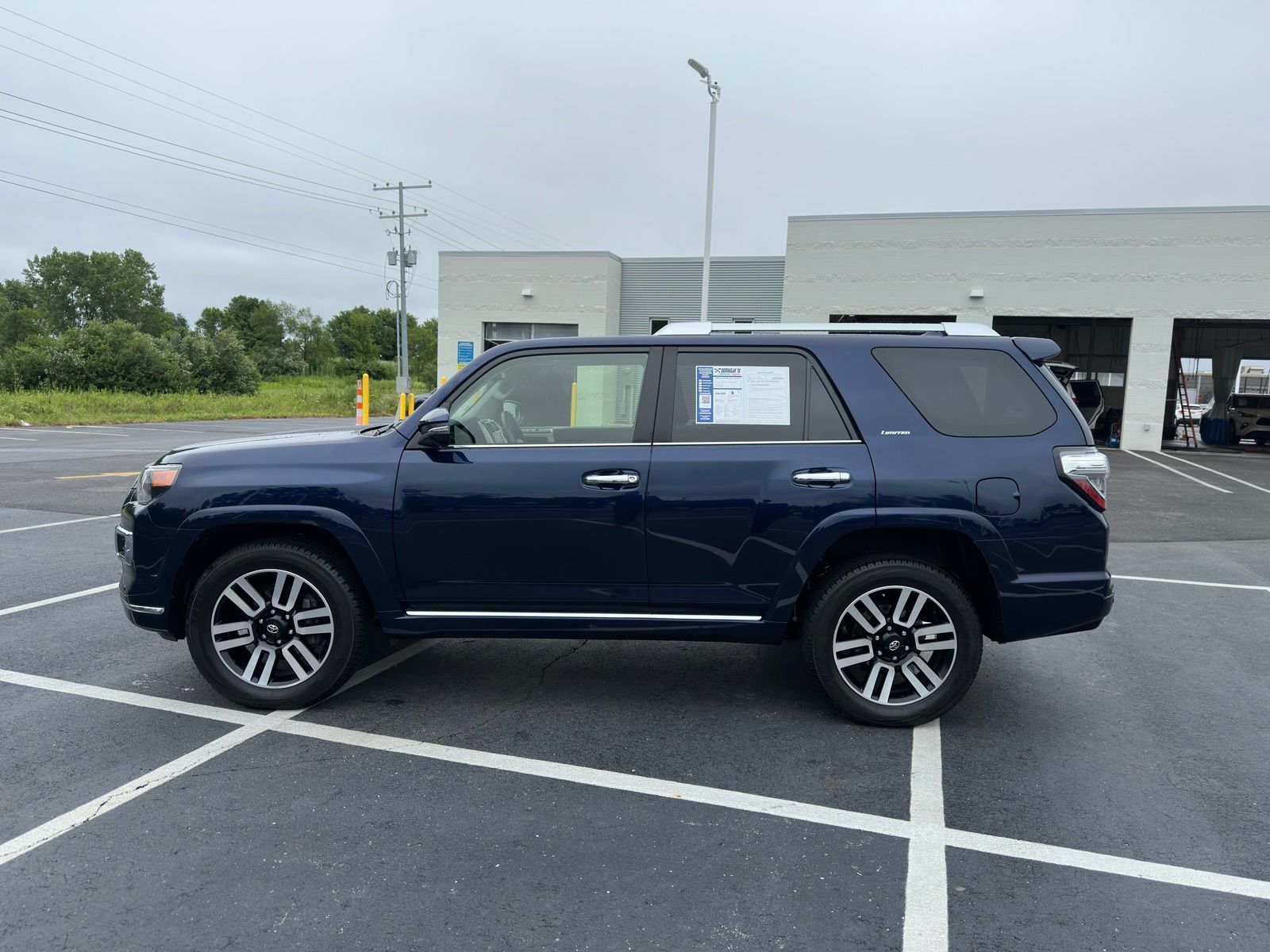 2022 Toyota 4Runner Limited photo 2