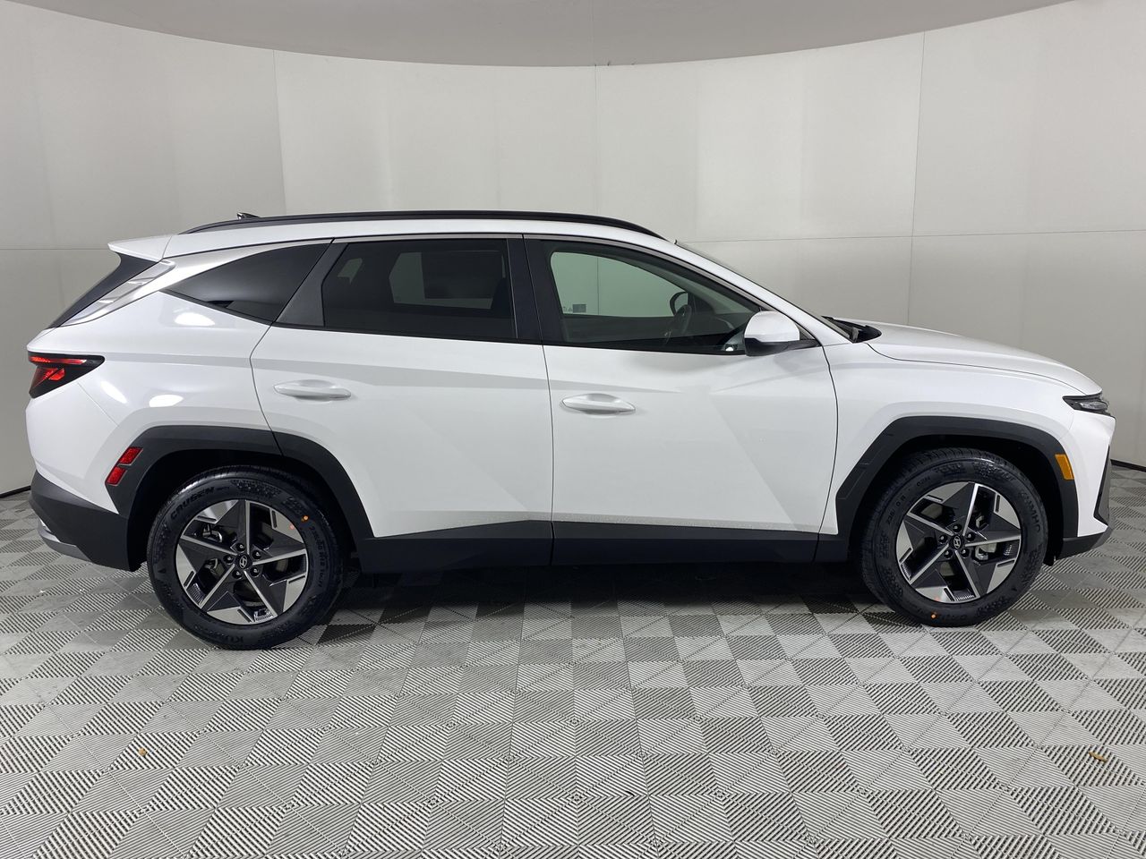 2025 Hyundai Tucson SEL photo 2