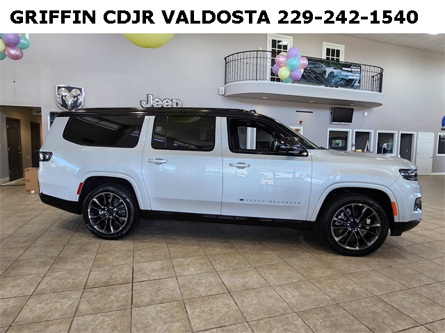 2025 Jeep Grand Wagoneer L II photo 3