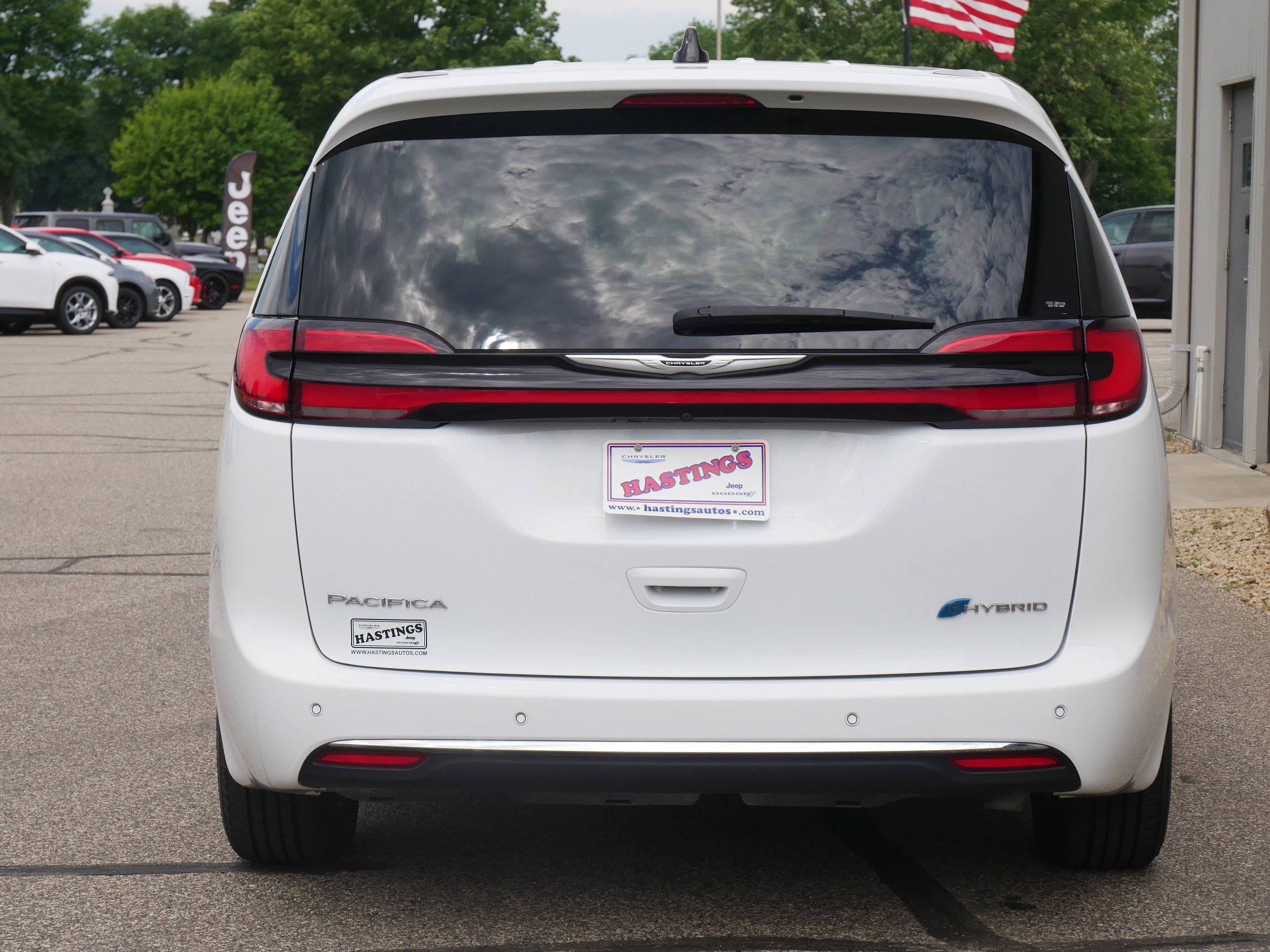2023 Chrysler Pacifica Hybrid Limited photo 3