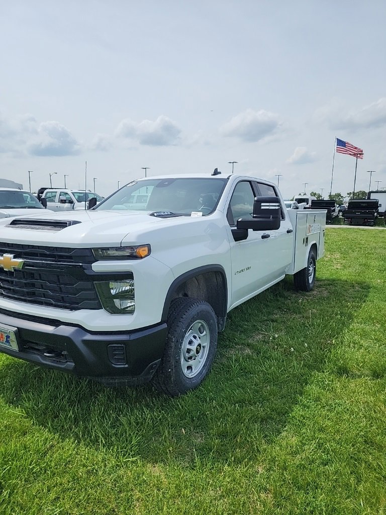 2024 Chevrolet Silverado 2500HD photo 2