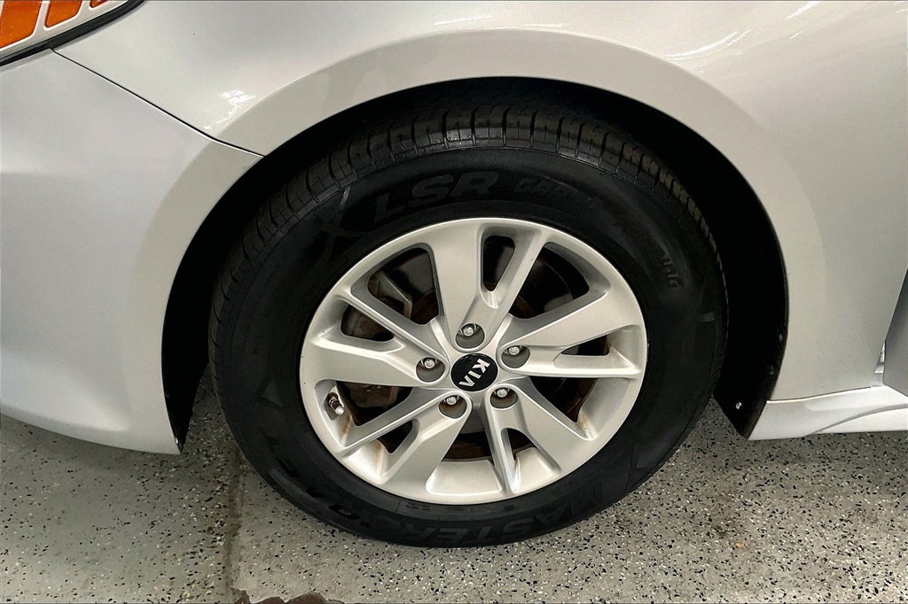 2018 Kia Optima LX photo 8