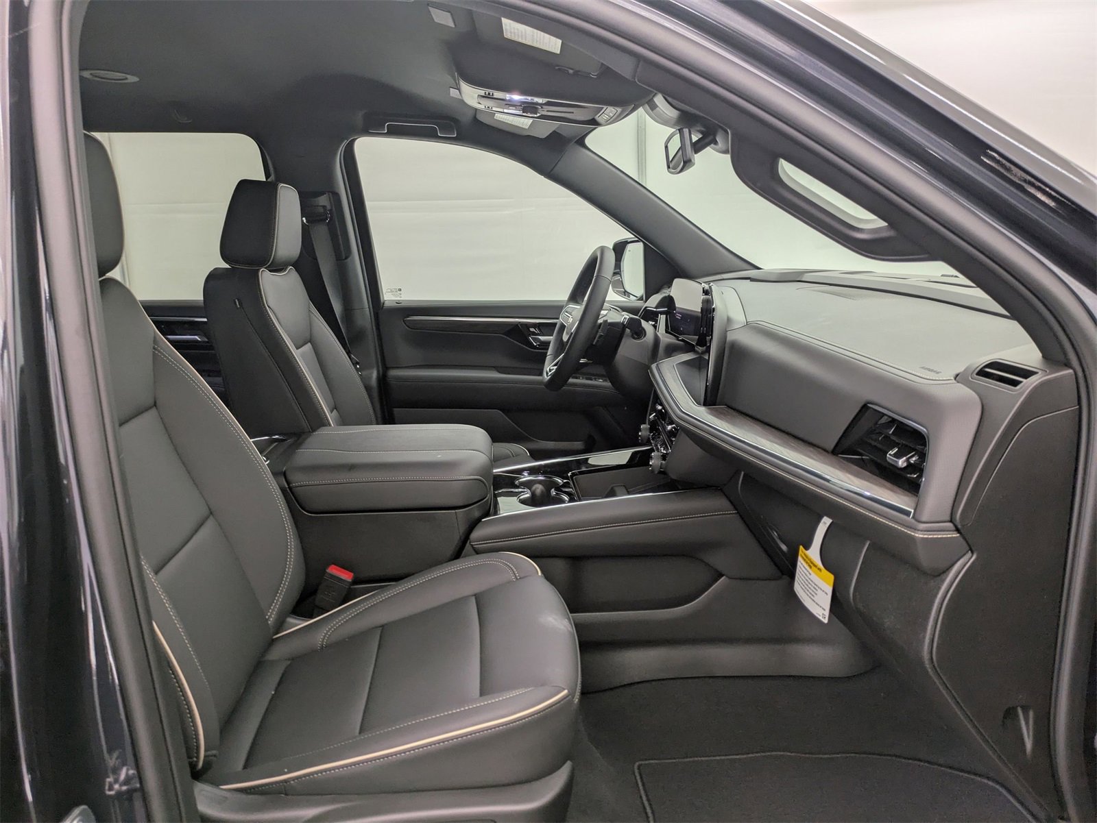 2025 Chevrolet Suburban Premier photo 22