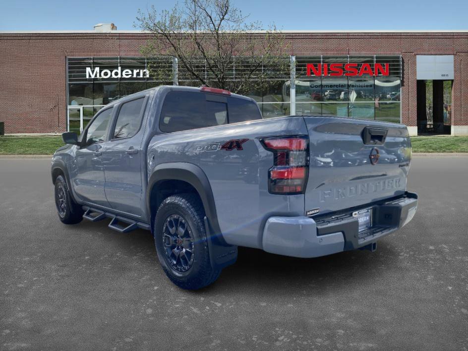 2024 Nissan Frontier PRO-4X photo 2