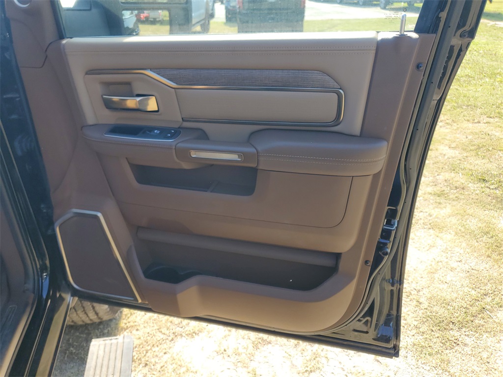 2024 Ram 3500 Laramie Longhorn photo 35