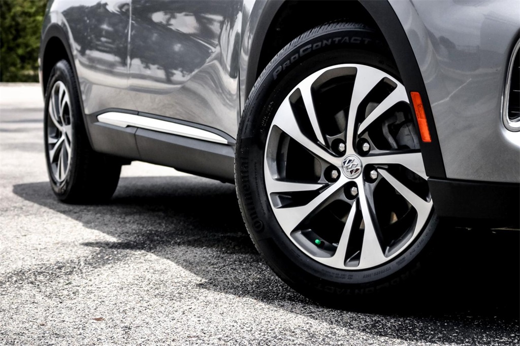 2023 Buick Envision Essence photo 2